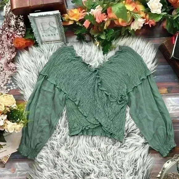 Entro Idem Ditto Cross Off The Shoulder Shirred Top Small - Picture 4 of 11